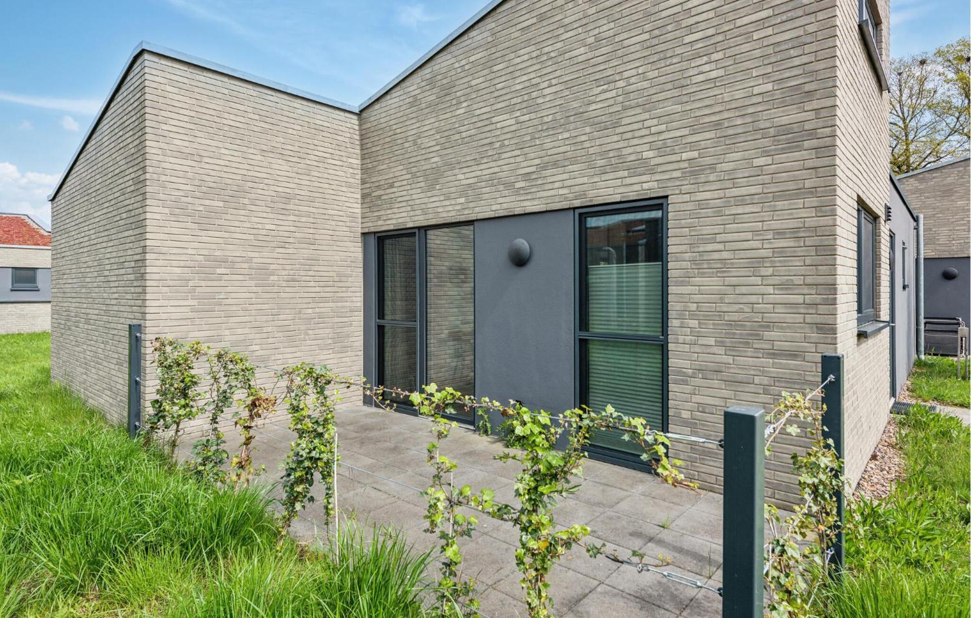 Amazing Home In Lembruch-Duemmer See With Kitchen Eksteriør billede